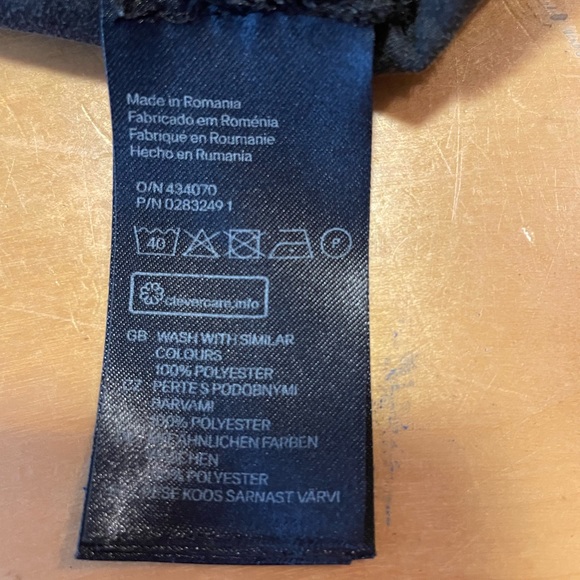 H&M V Neck Ruffle Tank Top - Picture 8 of 8